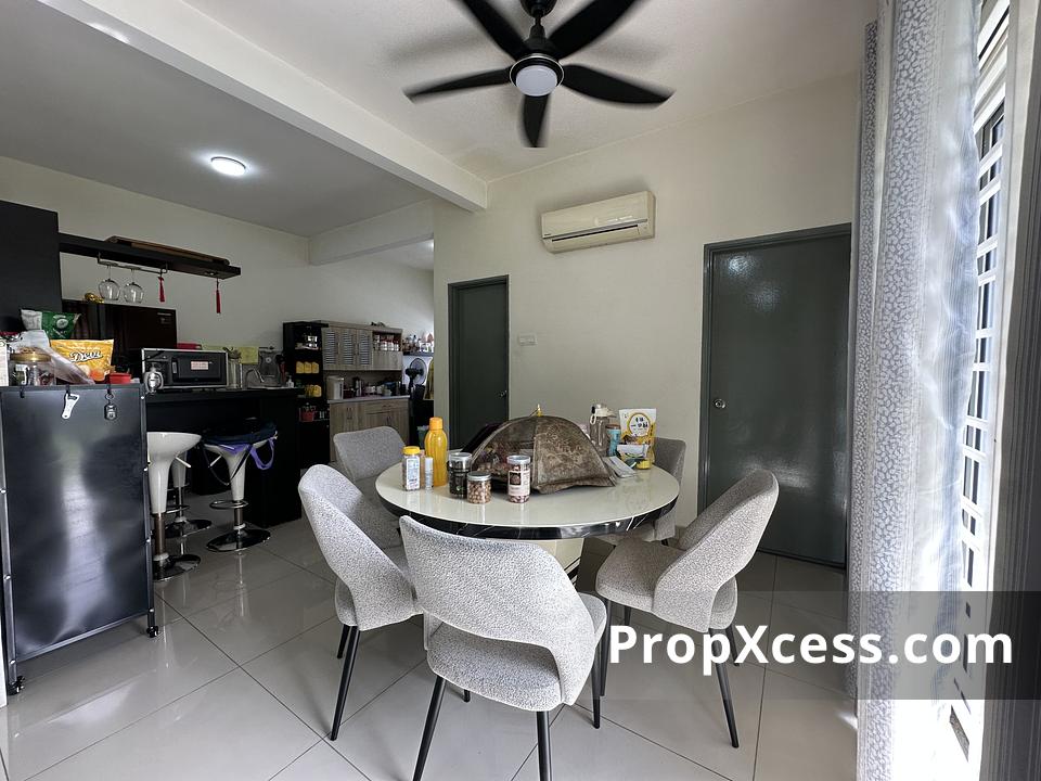 4-Bedroom Terrace / Link for sale in Selangor photo 3