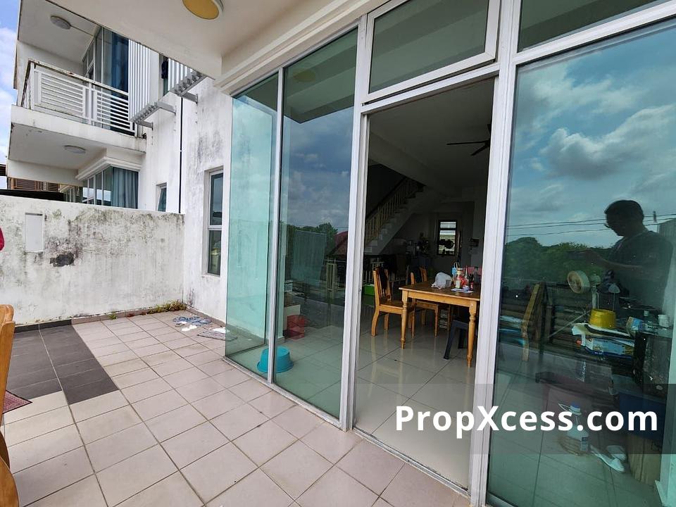 4-Bedroom Terrace / Link for sale in Johor photo 13