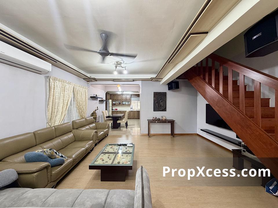 4-Bedroom Terrace / Link for sale in Selangor photo 2