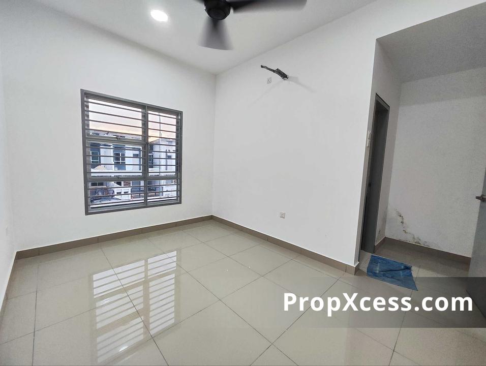 4-Bedroom Terrace / Link for sale in Johor photo 5