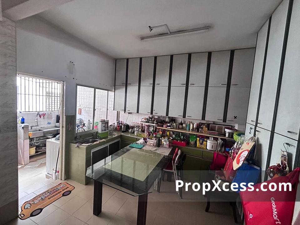 5-Bedroom Terrace / Link for sale in Petaling Jaya, Selangor photo 2