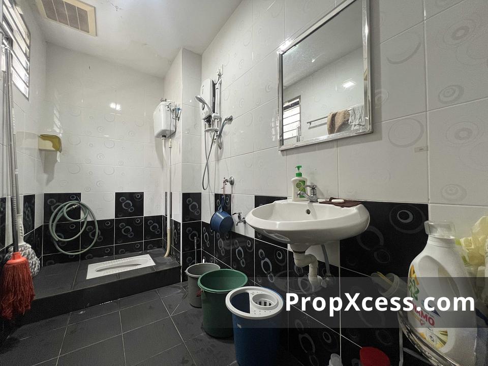 4-Bedroom Terrace / Link for sale in Selangor photo 5