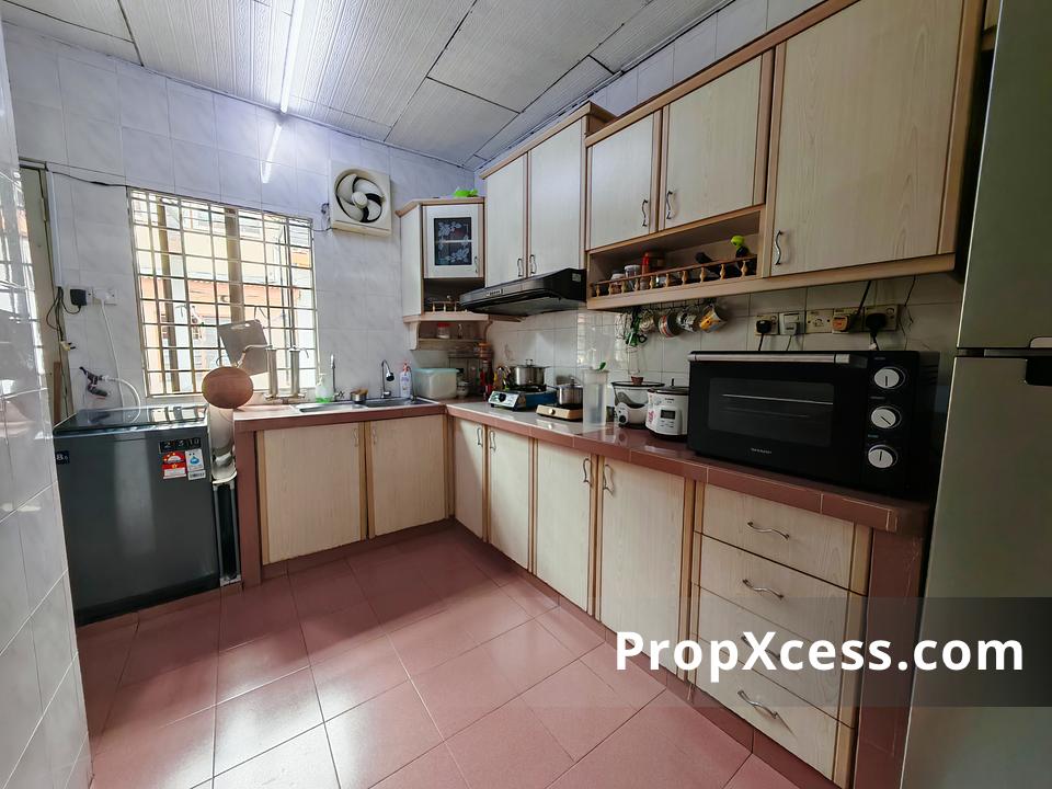 7-Bedroom Terrace / Link for sale in Petaling Jaya, Selangor photo 3