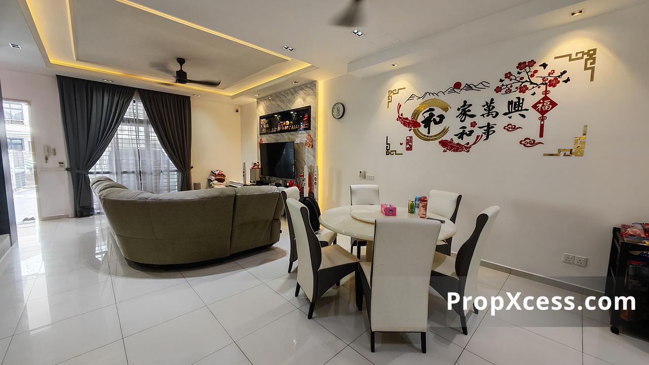 4-Bedroom Terrace / Link for sale in Johor Bahru, Johor photo 3
