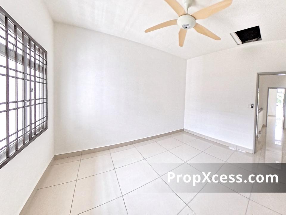 4-Bedroom Terrace / Link for sale in Johor photo 10