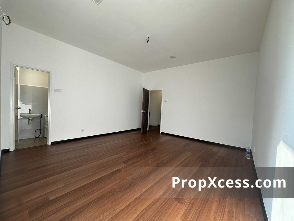 4-Bedroom Terrace / Link for sale in Selangor photo 3