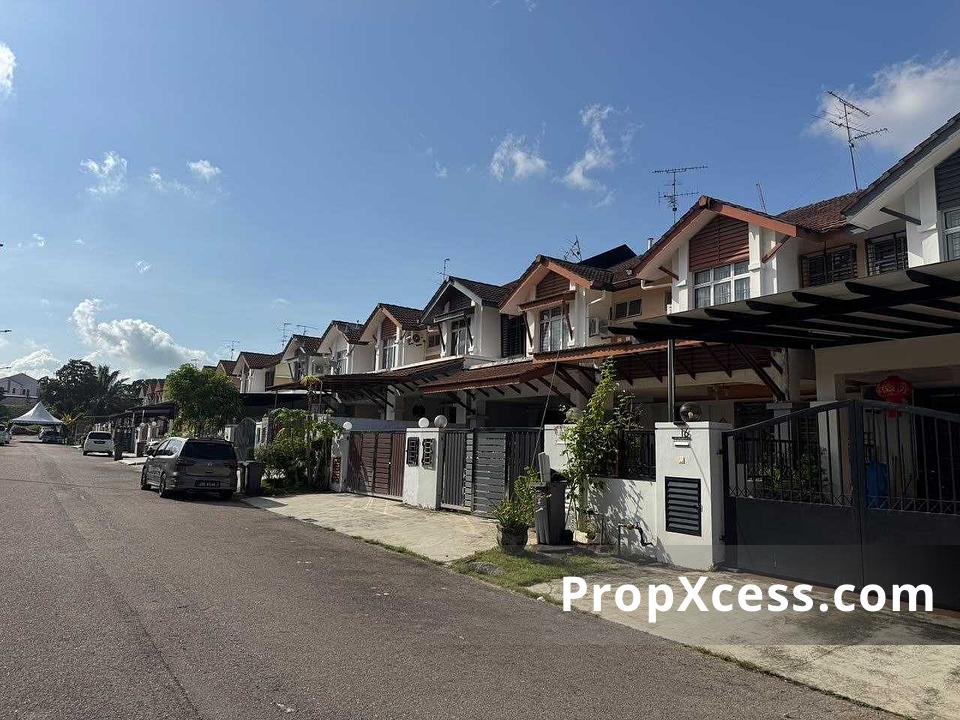 4-Bedroom Terrace / Link for sale in Johor Bahru, Johor photo 1