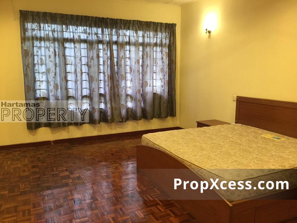 5-Bedroom Terrace / Link for rent in Bandar Utama, Petaling Jaya, Selangor