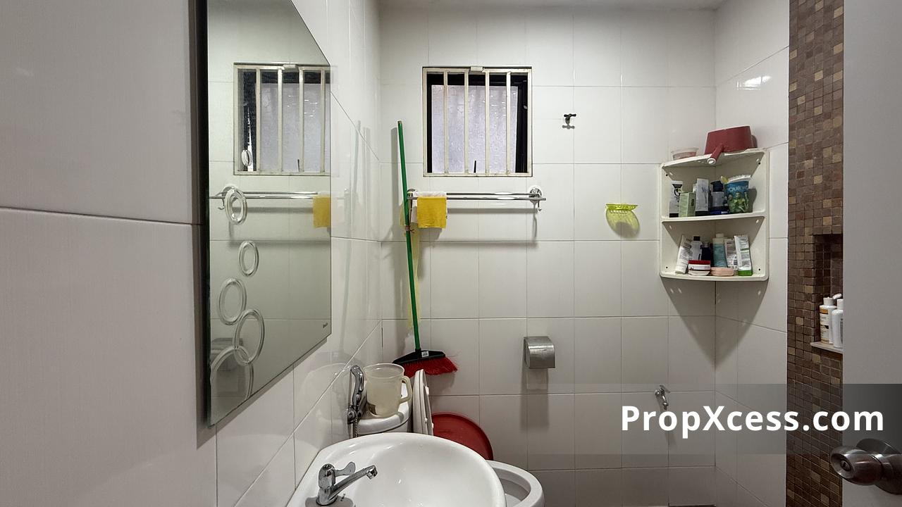 5-Bedroom Terrace / Link for sale in Selangor photo 7
