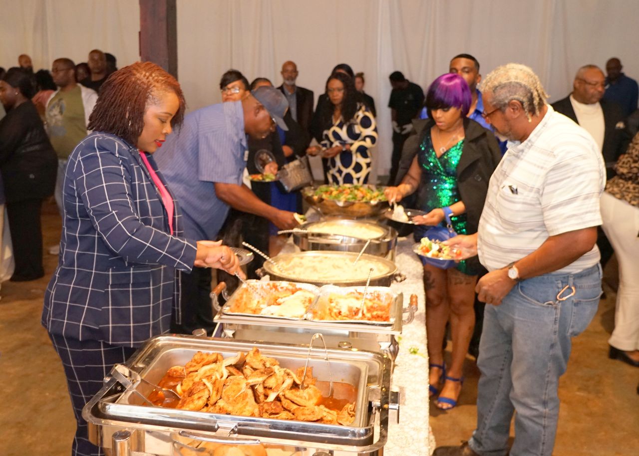 Toya Eating In Line