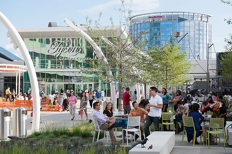 20140824 231 New plaza at Tysons Corner mall ELGL