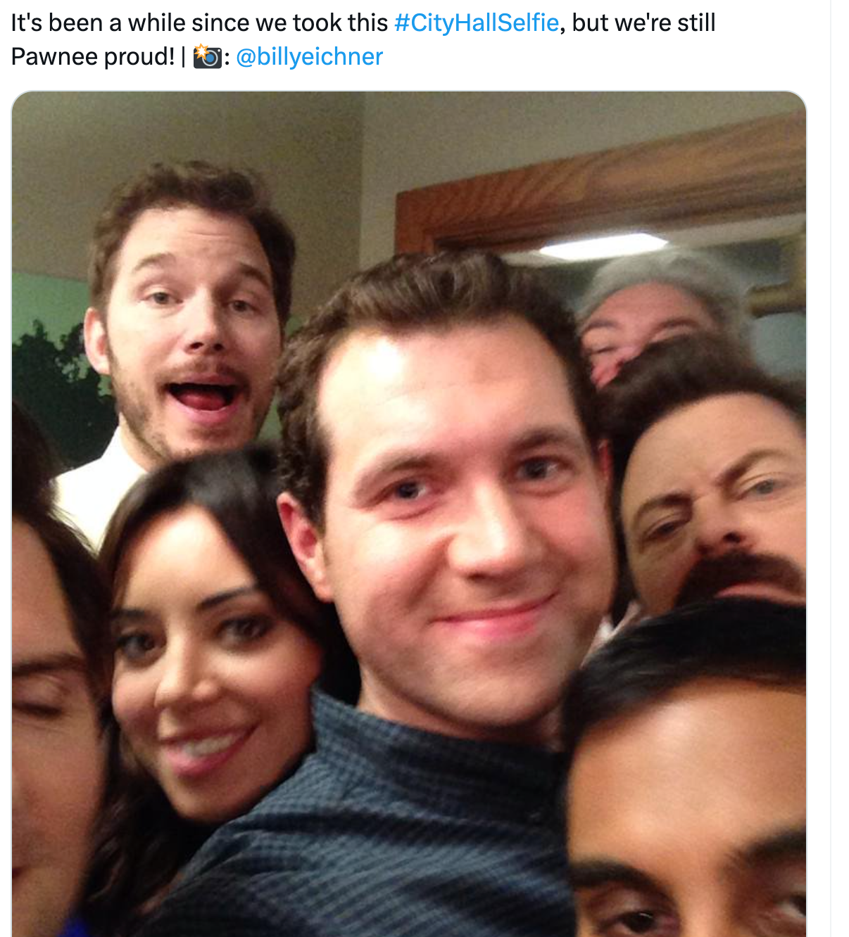 A tweet showing the cast of "Parks & Recreation" taking a City Hall Selfie.