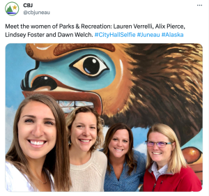 A tweet showing several people taking a selfie in front of public art in Juneau, AK.