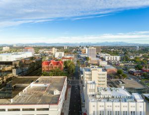 An overhead shot of the city of Santa Ana in which mountains are visible in the background.