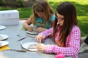 girls doing art