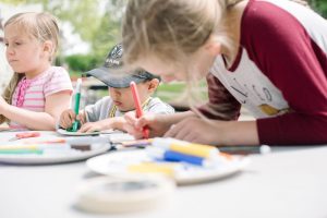 kids painting