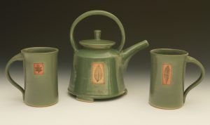teapot and mugs