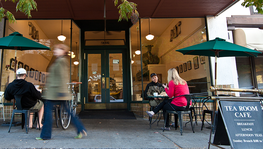 photo of outdoor dining