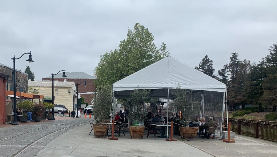 photo of outdoor area of cucina paradiso restaurant