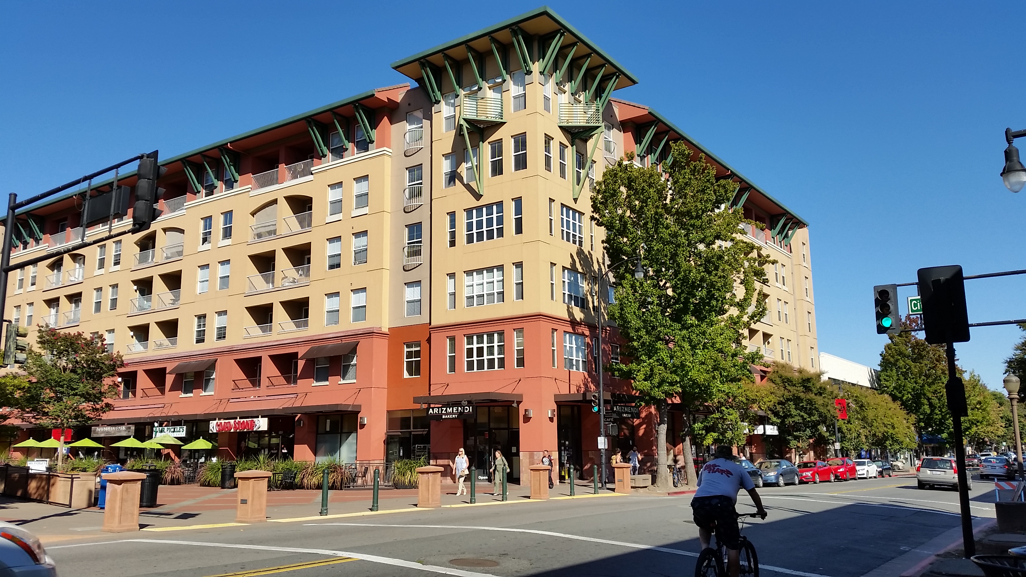 San Rafael Town Center Plaza