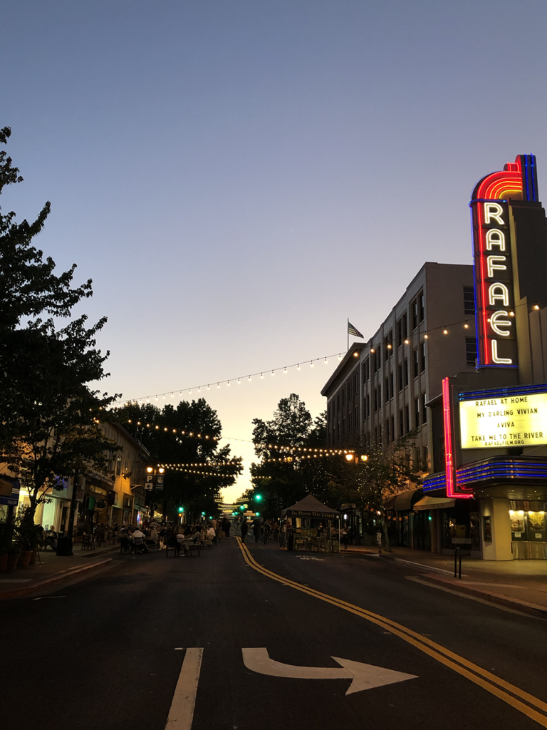 Dining under the lights 4th street