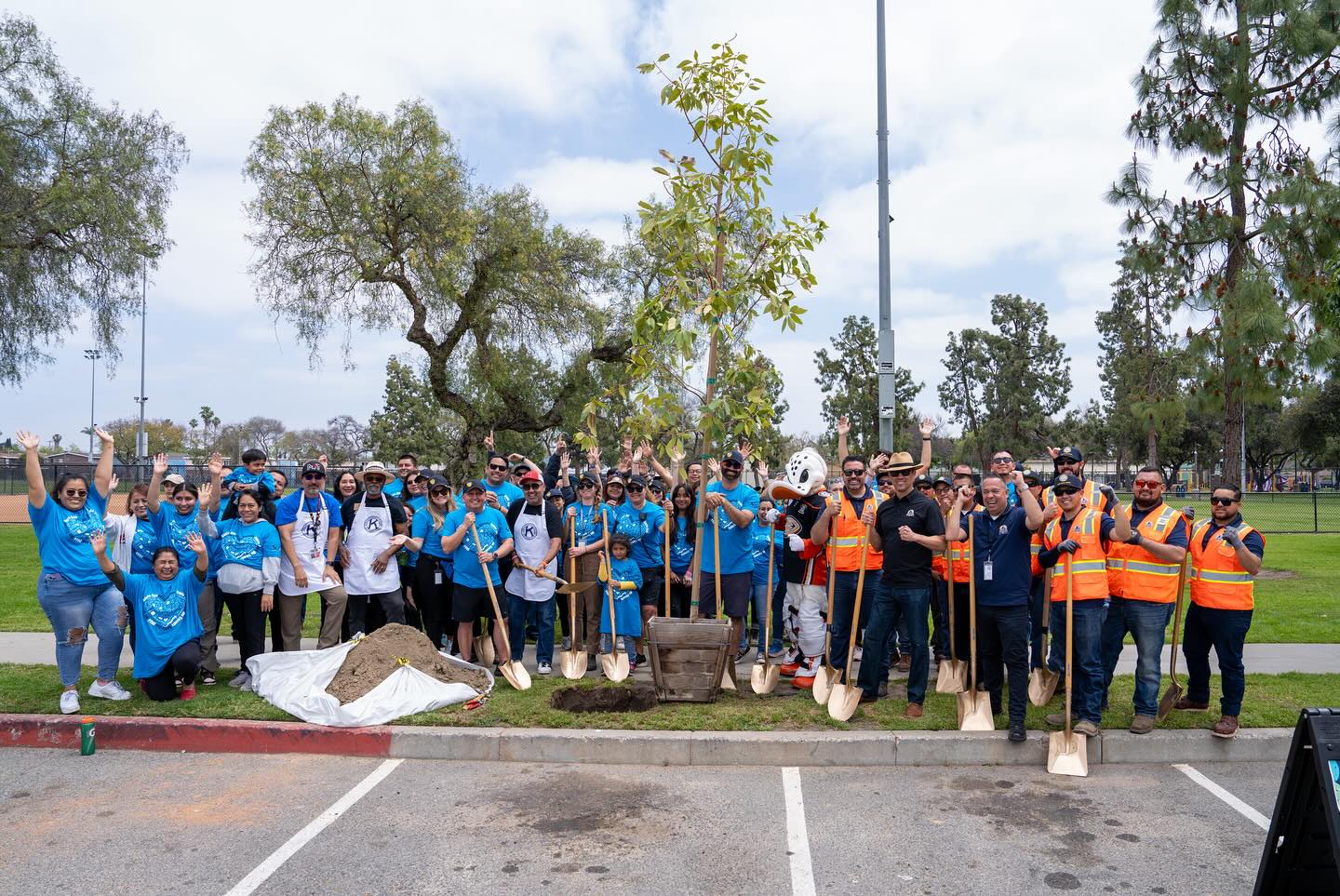 Volunteers at Me Encanta Santa Ana