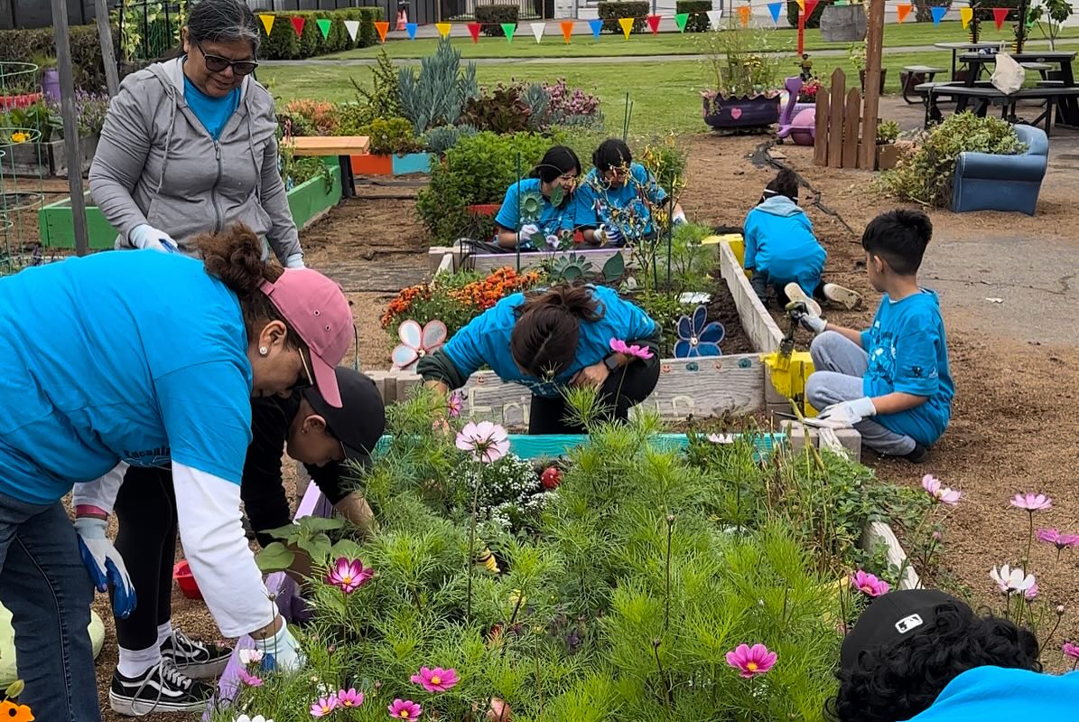 Volunteers at Me Encanta Santa Ana