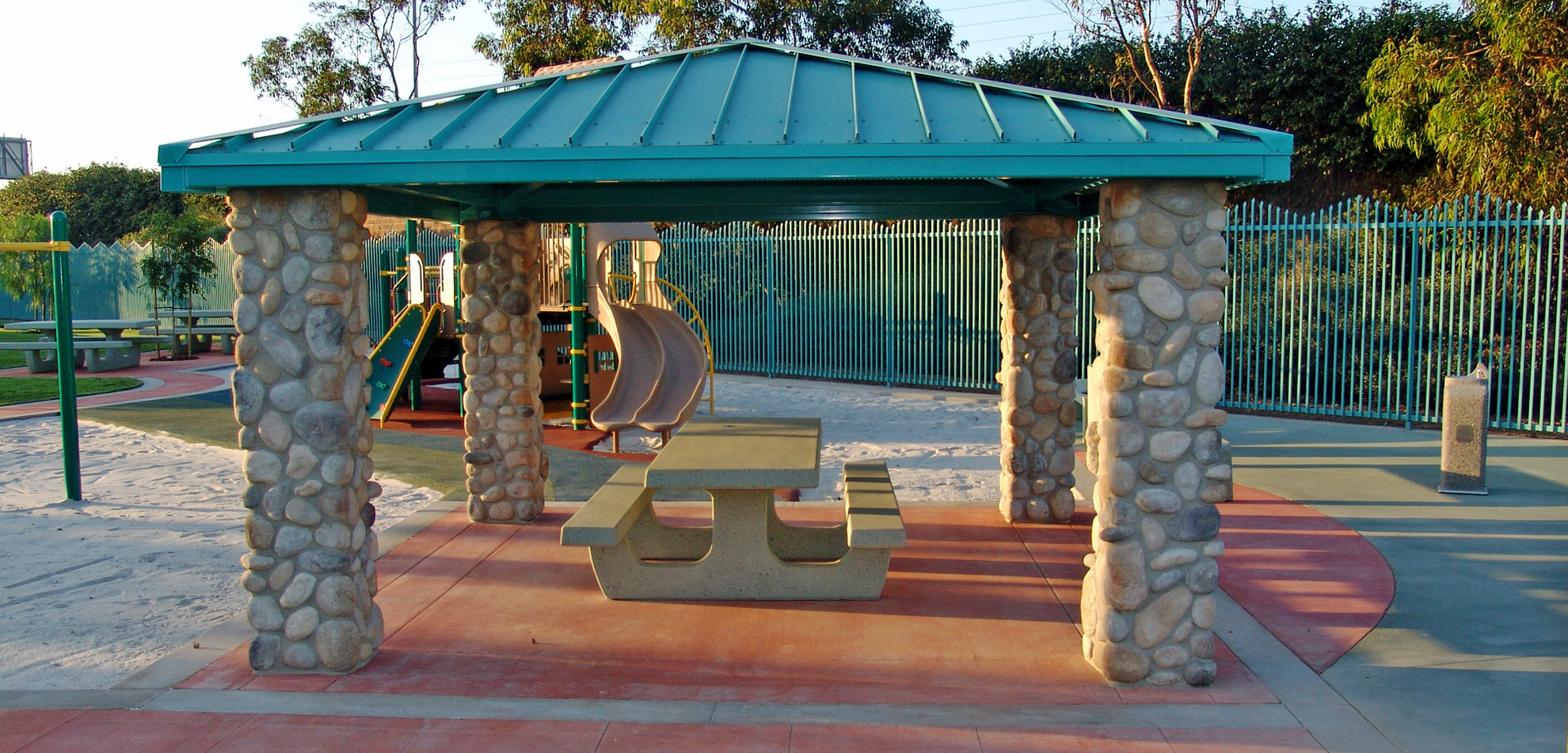 picnic shelter at saddleback view park