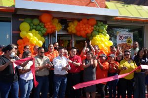 Pollo Campero Grand Opening group photo