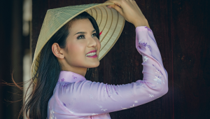 Vietnamese lady in traditional dress