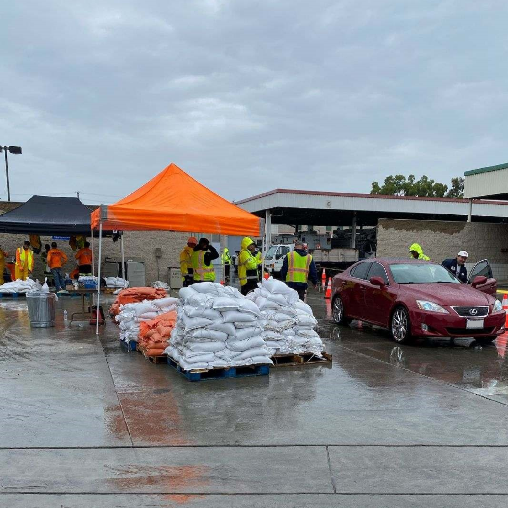 Public Works staff helping residents with pre-filled sand bags at the Santa Ana Corporate Yard during Tropical Storm Hilary