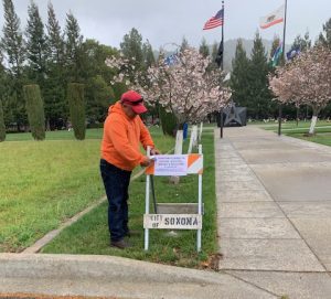 City Staff puts up notice of park closures