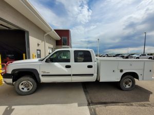 Side view of white 2005 Chevy Duramax 2500 HD