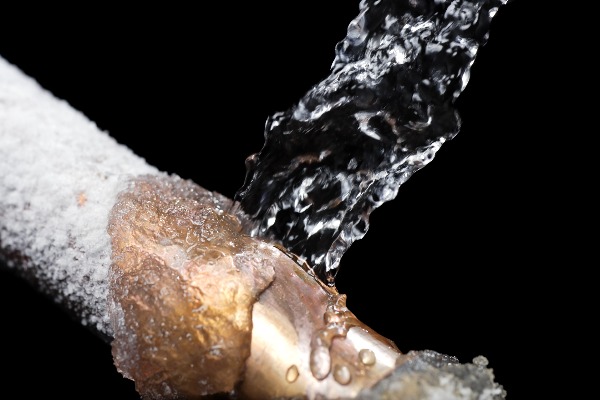 How to Prevent Frozen Pipes During Holiday Travel