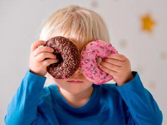 Tudo o que o seu filho deve saber sobre os doces e o açúcar escondido