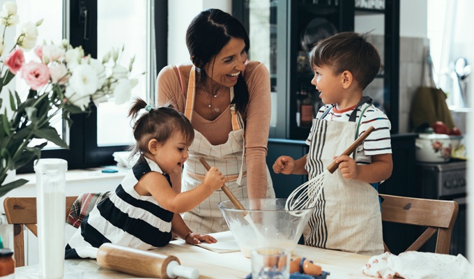 Como pôr a criança a cozinhar: 7 estratégias