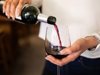 4 dicas para conservar e servir vinho tinto