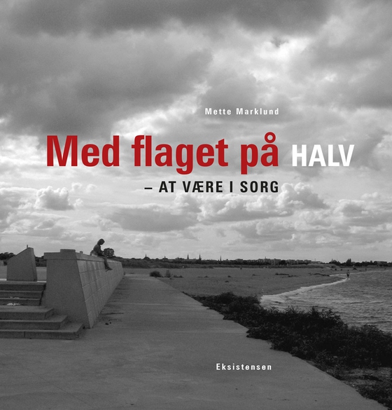 Med flaget på halv