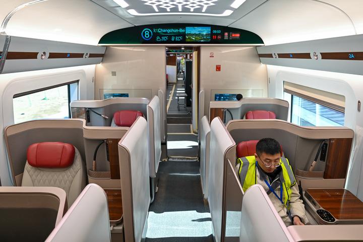 cina test del treno proiettile cr450 da Romadailynews.it cina test del treno proiettile cr450