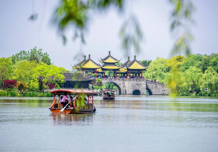 Cina: turismo in aumento durante vacanze per primo maggio Cina: turismo in aumento durante vacanze per primo maggio