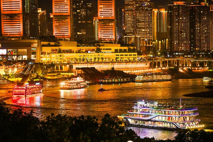 Cina: turisti si godono vacanze del primo maggio Cina: turisti si godono vacanze del primo maggio