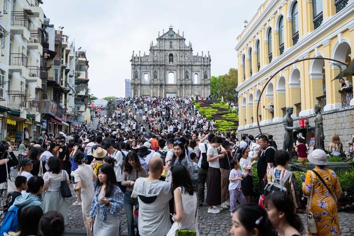 Cina: record di afflussi turistici a Macao nei primi giorni della vacanza del primo maggio Cina: record di afflussi turistici a Macao nei primi giorni della vacanza del primo maggio