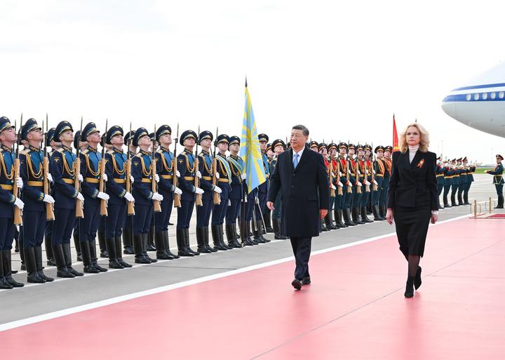 Cina Russia da Romadailynews.it cinarussia xi arriva a mosca per una visita di stato e le celebrazioni della giornata della vittoria