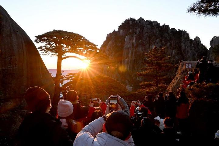 cina monte huangshan crescita turismo bilancia protezione ecologica da Romadailynews.it cina monte huangshan crescita turismo bilancia protezione ecologica