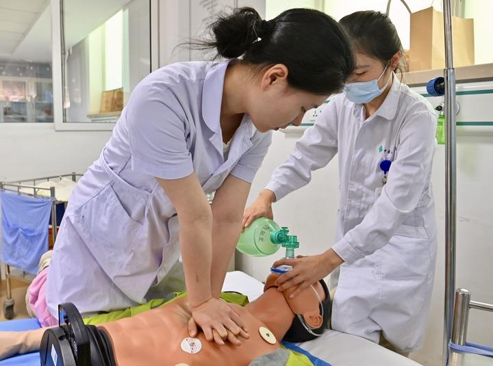 cina festeggia giornata internazionale dell infermiere da Romadailynews.it cina festeggia giornata internazionale dell infermiere