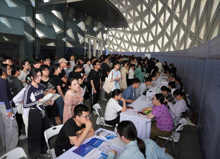 cina migliora servizi pubblici per sostenere occupazione da Romadailynews.it cina migliora servizi pubblici per sostenere occupazione
