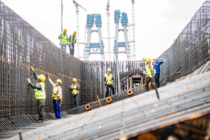 cina cantiere del ponte shituo sullo yangtze a chongqing da Romadailynews.it cina cantiere del ponte shituo sullo yangtze a chongqing