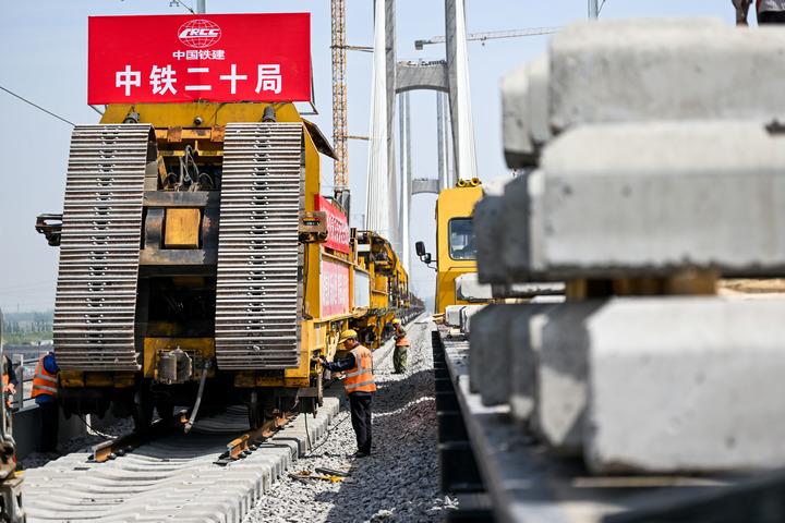 Cina: Mongolia Interna, in costruzione ponte ferroviario Cina: Mongolia Interna, in costruzione ponte ferroviario