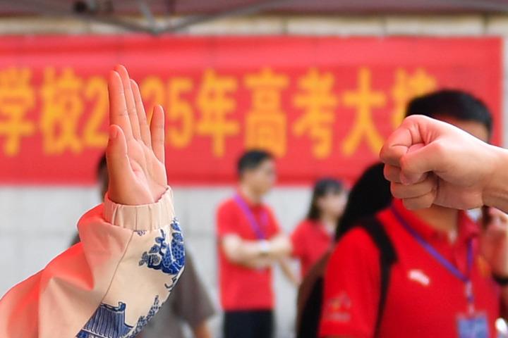 Cina: esame nazionale di ammissione all’universita’ inizia in tutto il Paese Cina: esame nazionale di ammissione all’universita’ inizia in tutto il Paese
