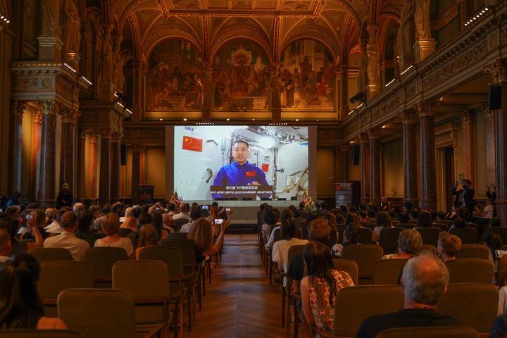 Ungheria: sessione speciale sulla scienza spaziale con astronauti cinesi a Budapest Ungheria: sessione speciale sulla scienza spaziale con astronauti cinesi a Budapest